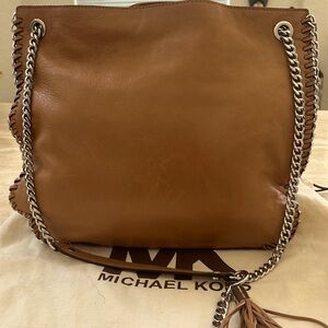 MICHAEL KORS CHELSEA GENUINE LEATHER  SHOULDER BAG WOMEN’S. COLOR TAN USED
